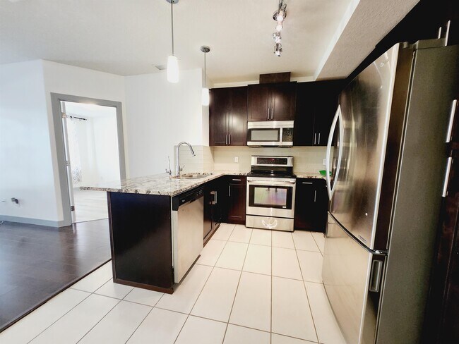 Photo du bâtiment - 5151 Windermere Blvd