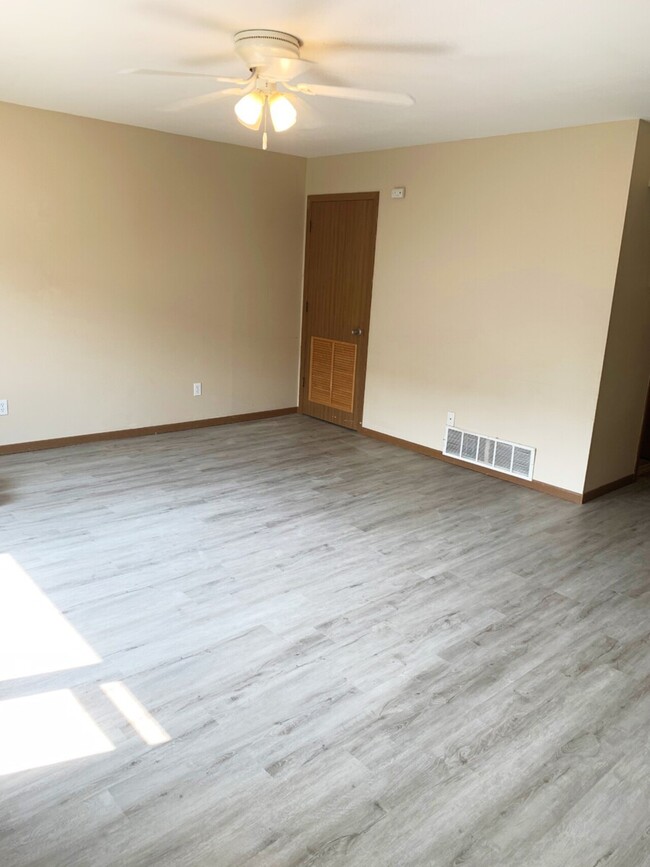 Building Photo - 300 N Clay