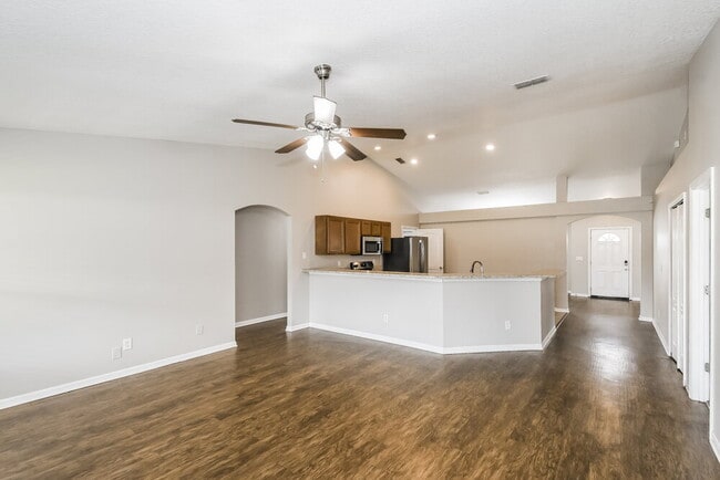 Foto del edificio - 1760 Glen Laurel Dr