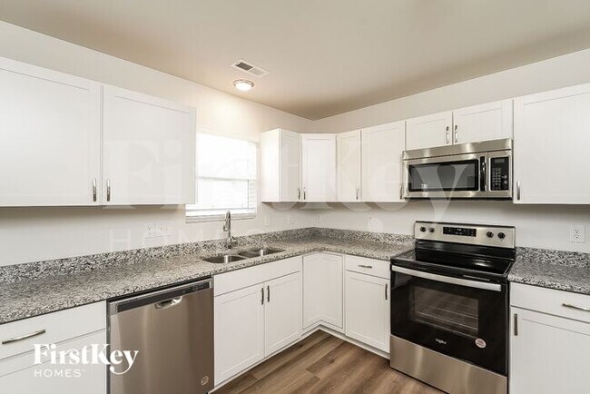 Foto del edificio - 813 Pine Cir Dr
