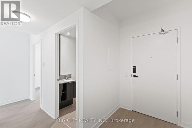 Building Photo - 3900-3900 Confederation Pkwy