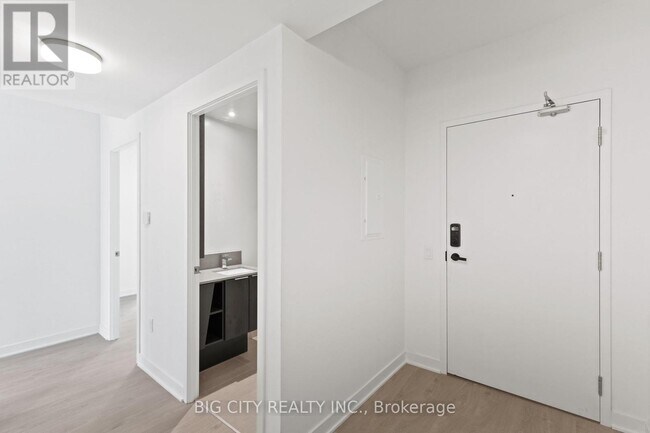 Photo du bâtiment - 3900-3900 Confederation Pkwy