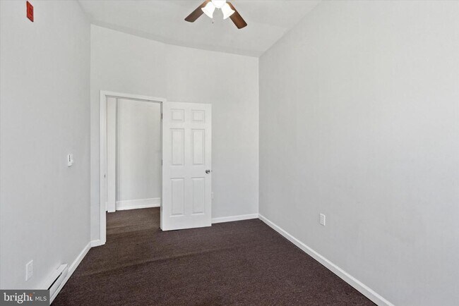 Foto del edificio - 1017 W Huntingdon St