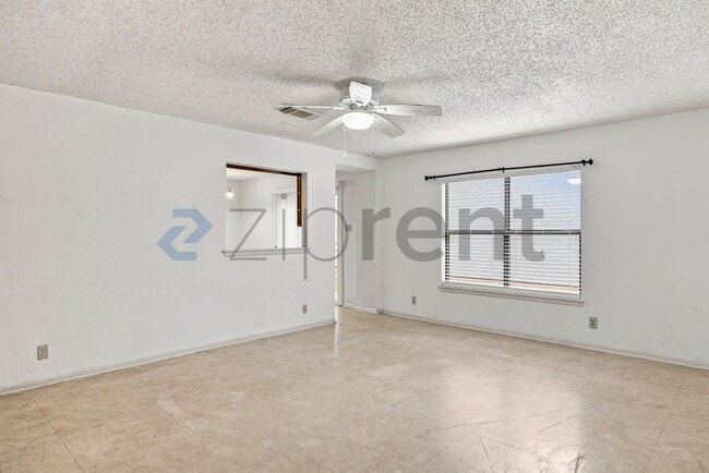Building Photo - Unit