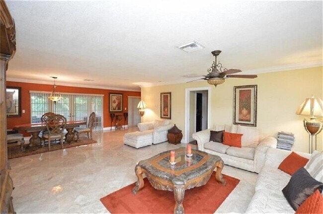 Foto del edificio - 361 SW 60th Ave