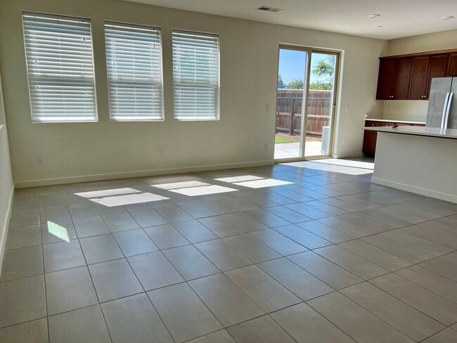 Building Photo - Newly Built 3/2.5 Near Clovis East