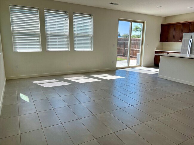 Foto del edificio - Newly Built 3/2.5 Near Clovis East