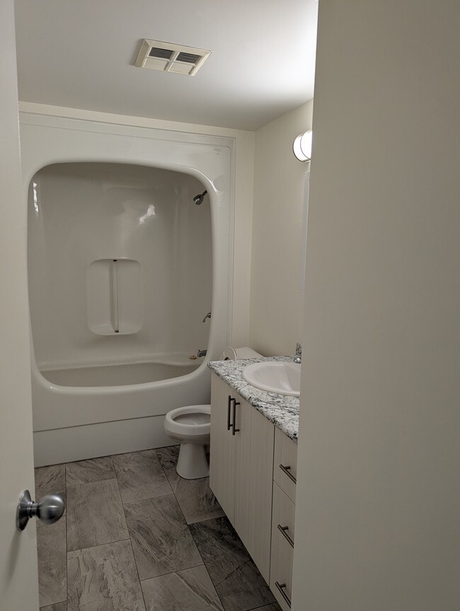 Building Photo - 67 Bronte Rd