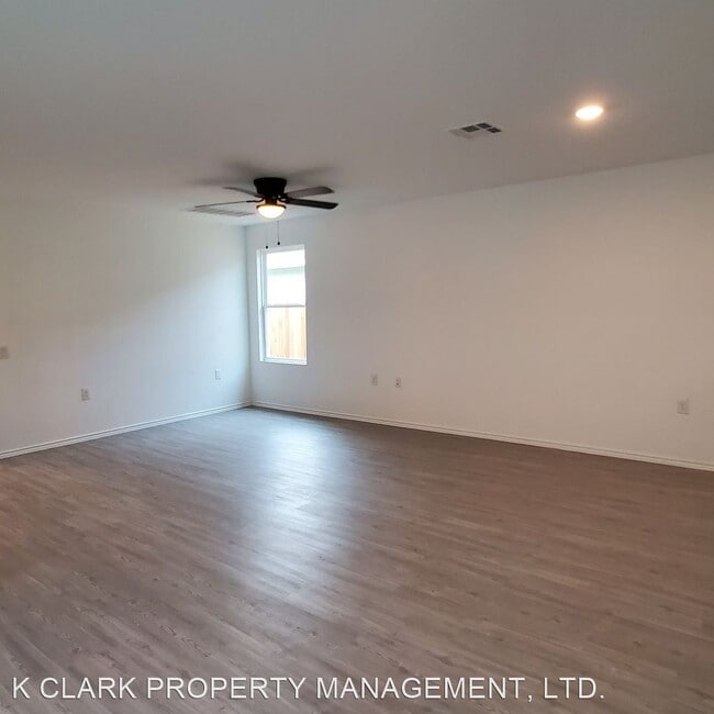 Building Photo - 4 br, 2 bath House - 4503 ZOE PASS