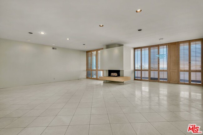 Building Photo - 1333 S Beverly Glen Blvd