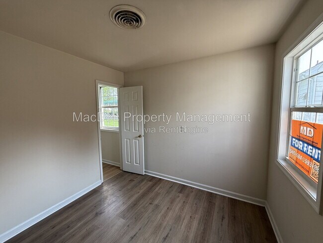 Building Photo - 209 Hamilton St