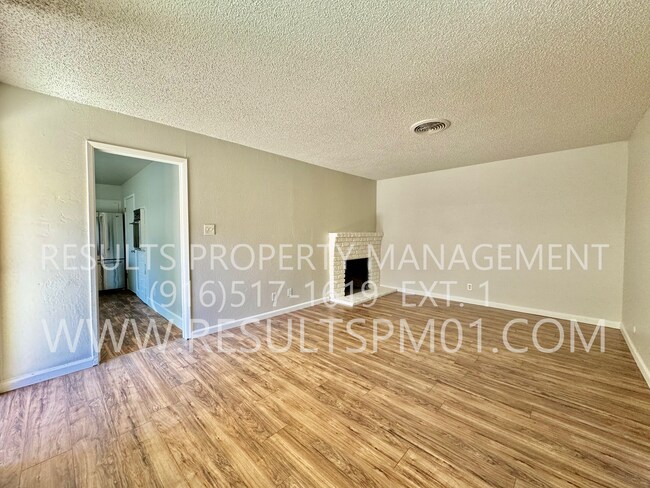 Foto del edificio - Spacious and Updated 3-Bedroom Duplex in Fair Oaks – Available Now!