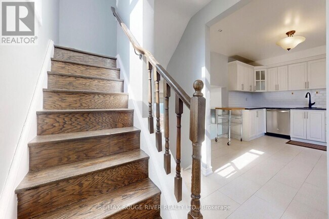 Building Photo - 5 Billington Crescent