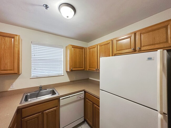 Building Photo - Bella Vista J - Perfect 1 Bedroom, 1 Bathr...