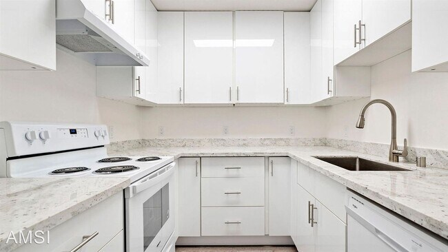 Foto del edificio - 2 br, 1 bath House - 266 21st Avenue #305