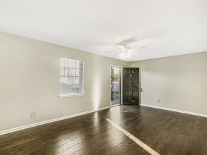 Building Photo - Woodlawn Manor