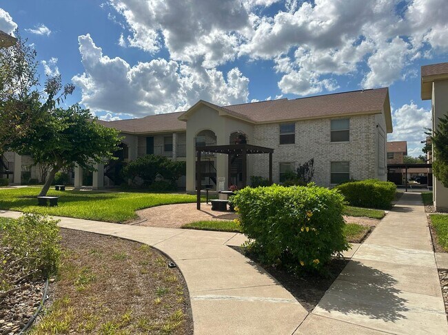 Foto del edificio - 2501 Hibiscus Ave