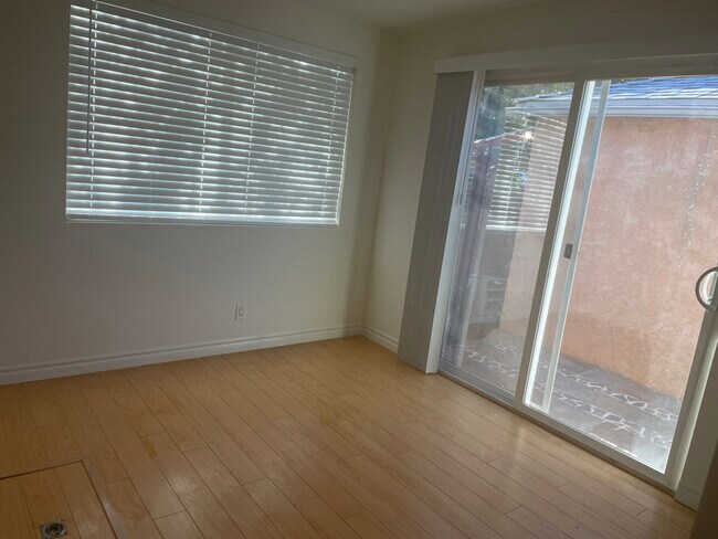 Foto del edificio - 8547 Airdrome St