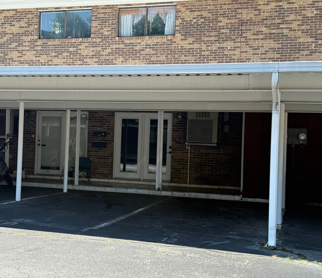 Building Photo - 1591 Kenmore Dr