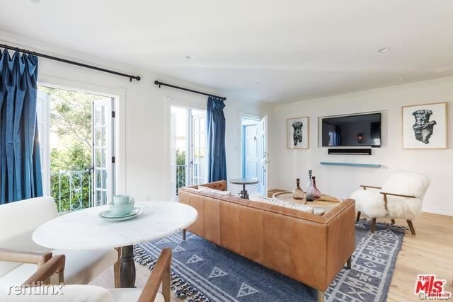 Foto del edificio - 133 S Roxbury Dr