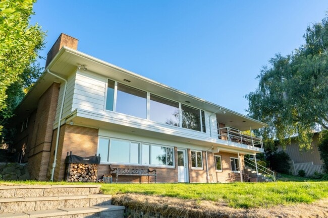 Building Photo - 3bd/1.5ba Burien House