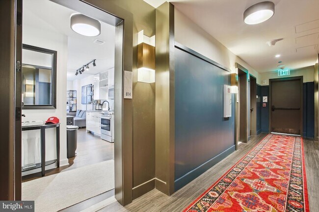 Foto del edificio - 70 N Street SE Unit N814
