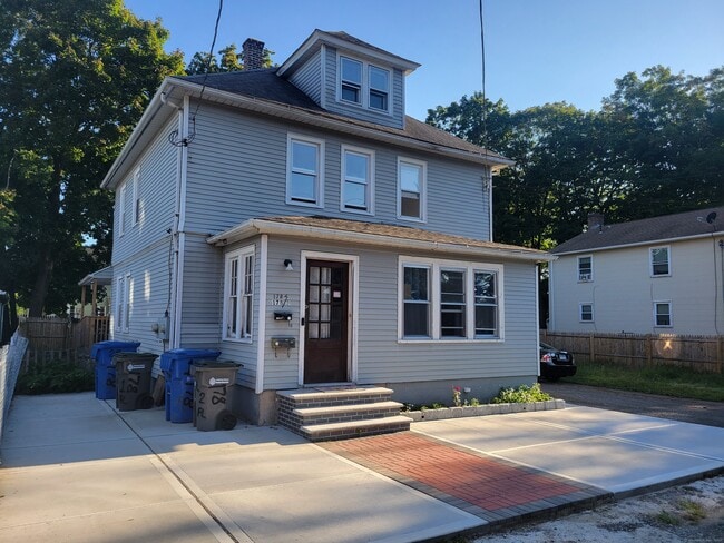 Building Photo - 178 Spruce St