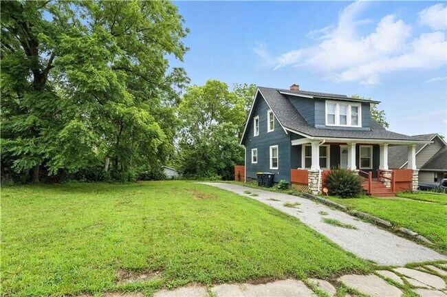 Foto del edificio - Great 2 bedroom 2 FULL bathrooms remodeled...