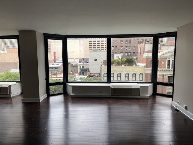 Building Photo - 50 E Bellevue Pl