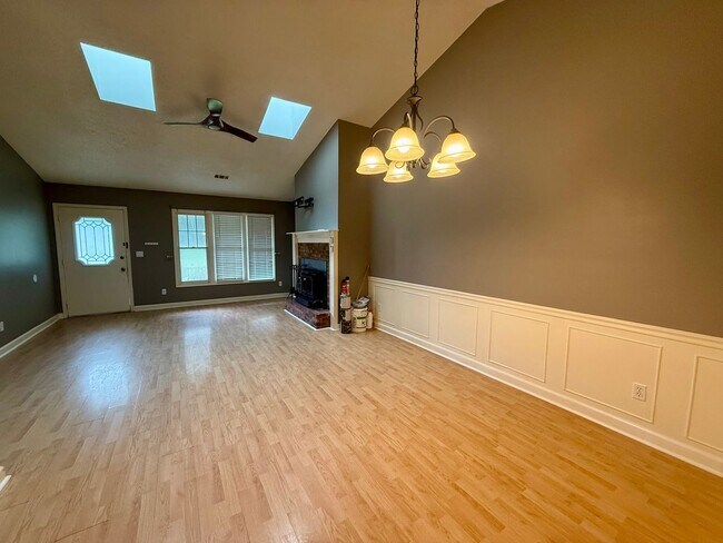 Foto del edificio - 1401 Elmdale Pl