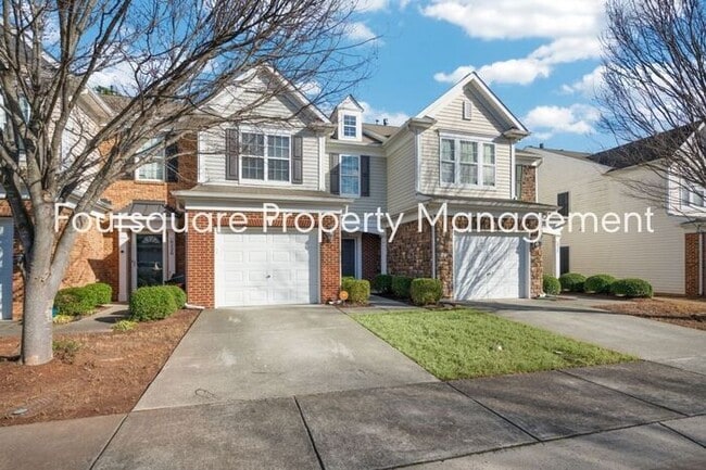 Building Photo - Townhome | Back Patio/ Privacy Fence | One...