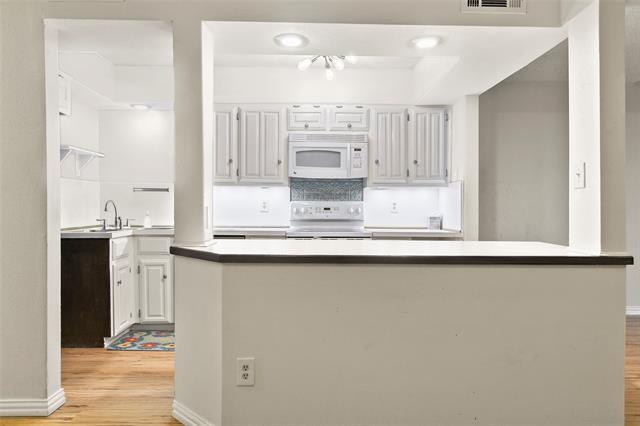 Building Photo - 3195 Golden Oak Ct