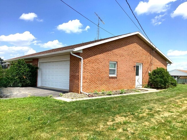 Building Photo - Spacious 3-Bed, 2.5-Bath Ranch-Style Home with Garage & Patio