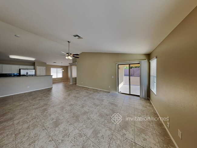 Foto del edificio - 2369 W Silver Creek Ln