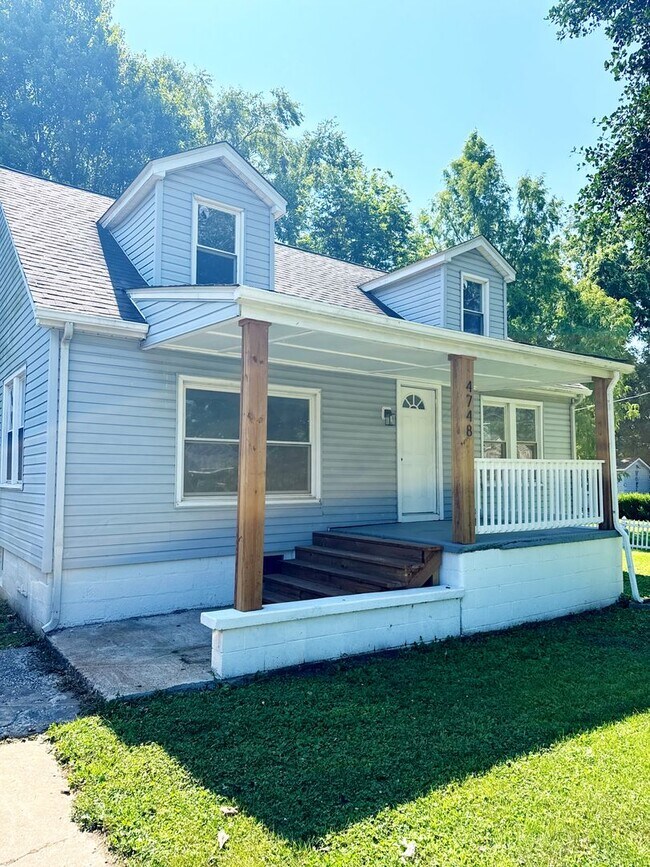 Building Photo - Move In Ready....4748 Warnock Ave