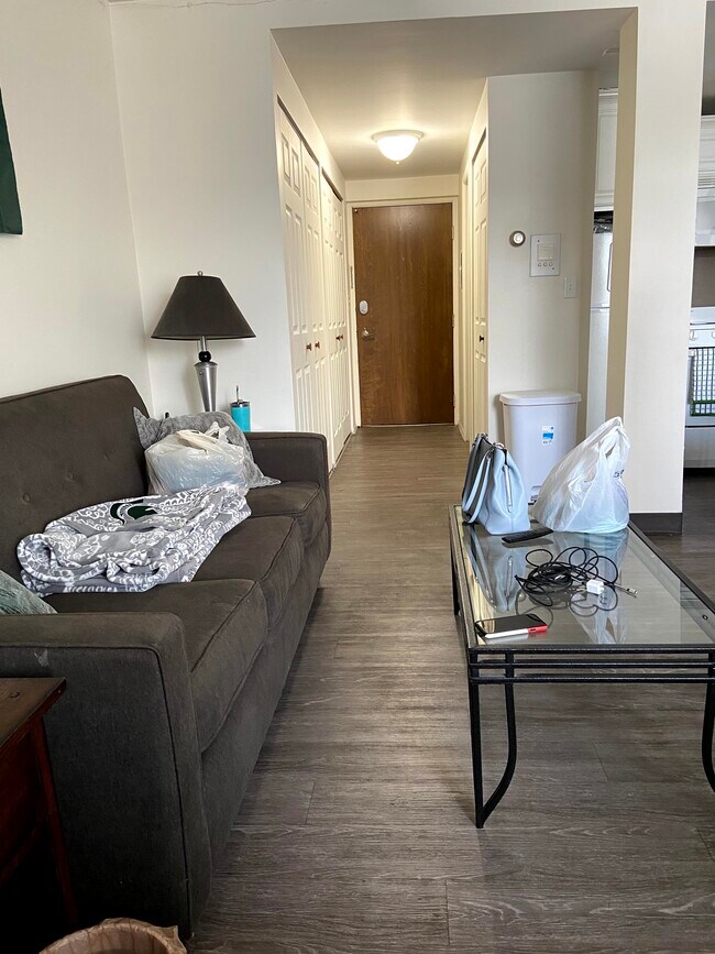 Entryway with 2 X-large closets - 255 Delta St
