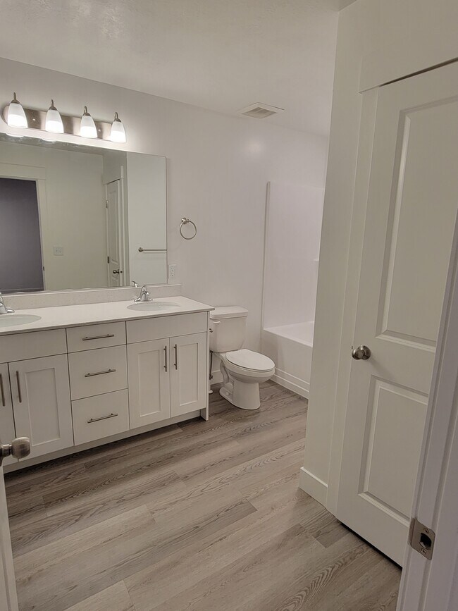 Baño principal - 3089 S 350 W