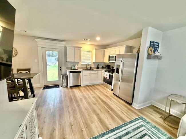 Photo - 1007 Middle Ln House