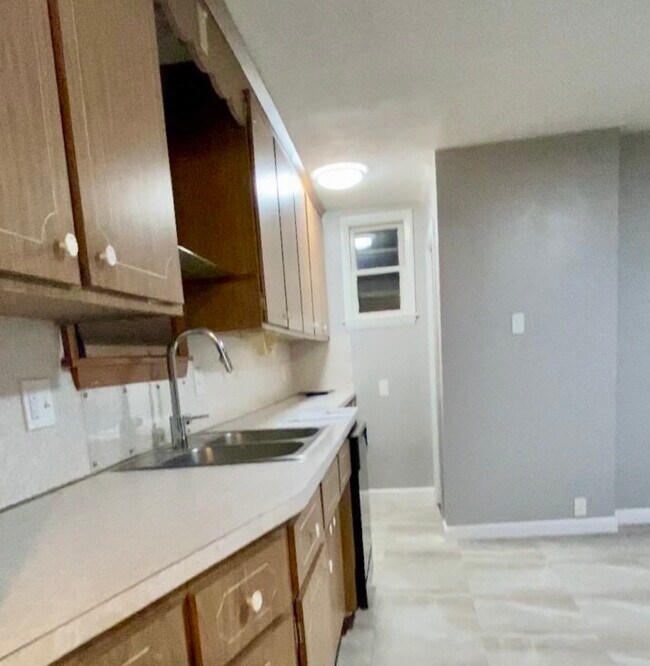 Foto del edificio - 43 Glenwood Ave