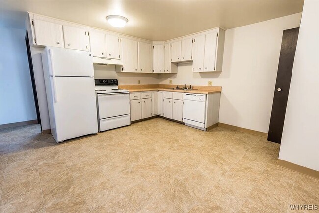 Building Photo - 111-Right Sunshine Dr