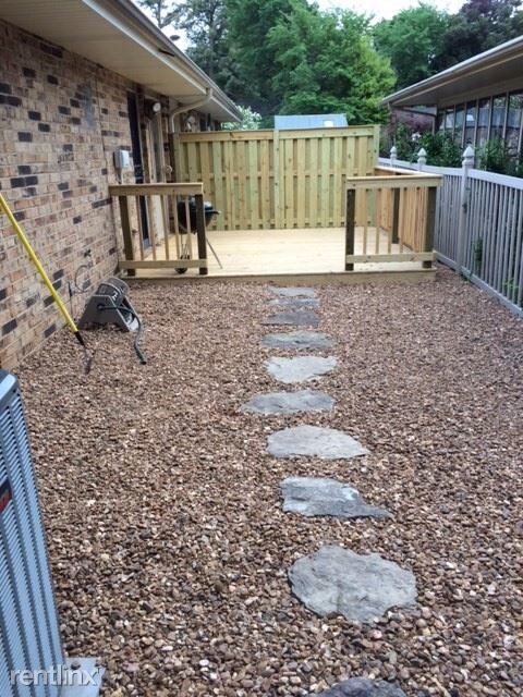 Foto del edificio - 1221 S Church St