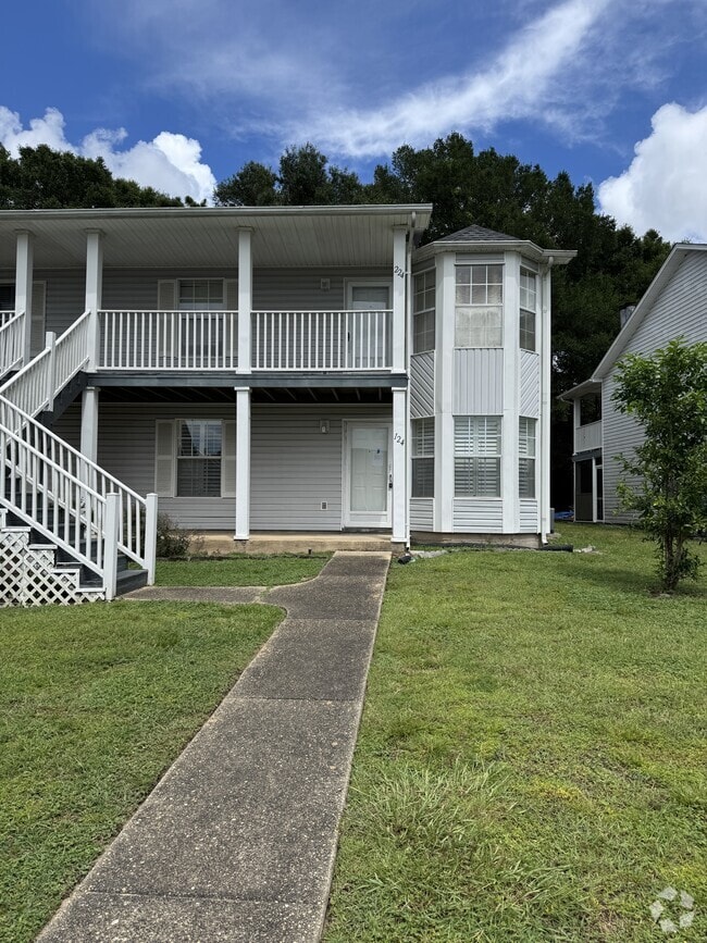 Building Photo - 1500 E Johnson Ave