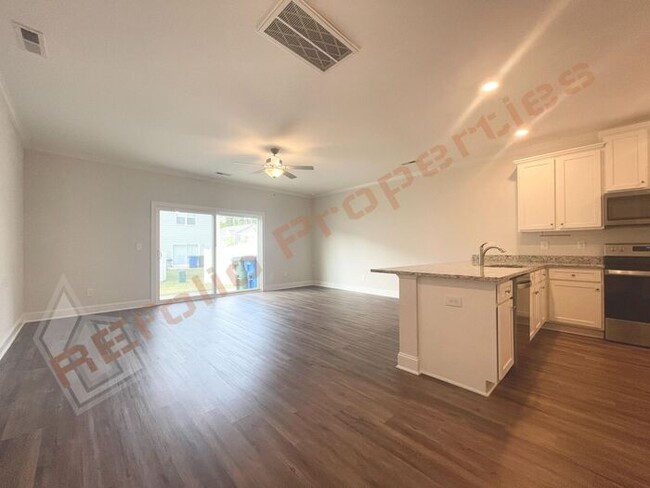 Building Photo - Great Opportunity! Lovely 3 Bedroom 2.5 Ba...