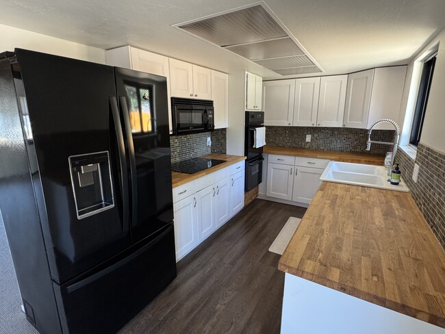 Building Photo - 2518 Cattlemans Trail