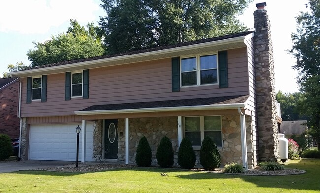 Building Photo - 529 Strawberry Hill Rd