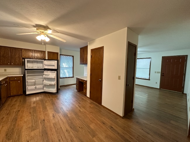Building Photo - 1501 Carolyn Dr