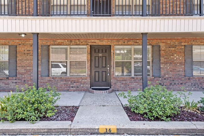 Building Photo - 112 Hillside Dr