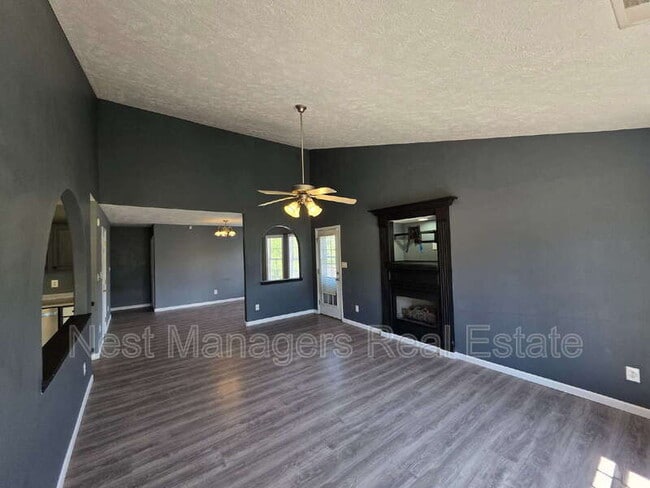 Building Photo - 7732 Redwood Ave