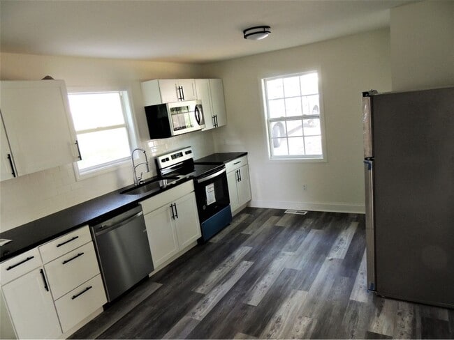 Building Photo - Newly Renovated 3 Bedroom 2 Bathroom House for Rent
