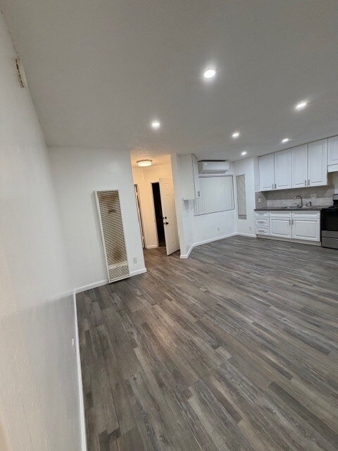 Foto del edificio - 1802 E Glenoaks Blvd